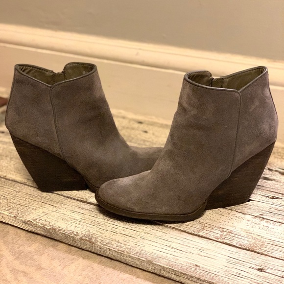 Very Volatile suede bootie - Picture 3 of 7